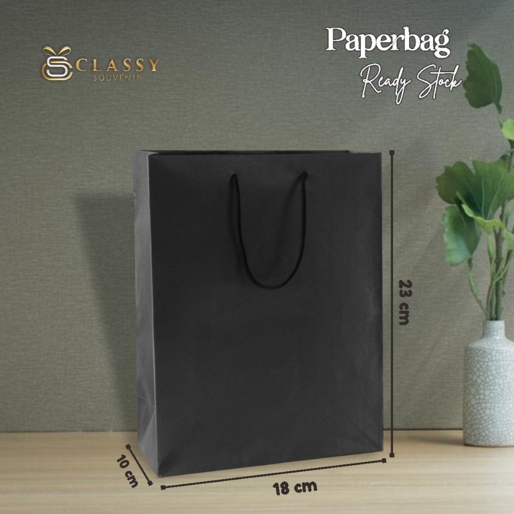

[12 PCS] PAPERBAG HITAM POLOS BAHAN KERTAS SOFT KARTON - PAPER BAG SOUVENIR PERNIKAHAN UKURAN 18 x 23 x 10 CM LUSINAN