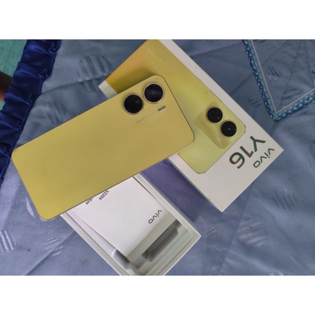 Vivo y16 ram 4+4/128 GB mnus lcd retak pemakaian normal kondisi fisik seperti di foto mesin segel