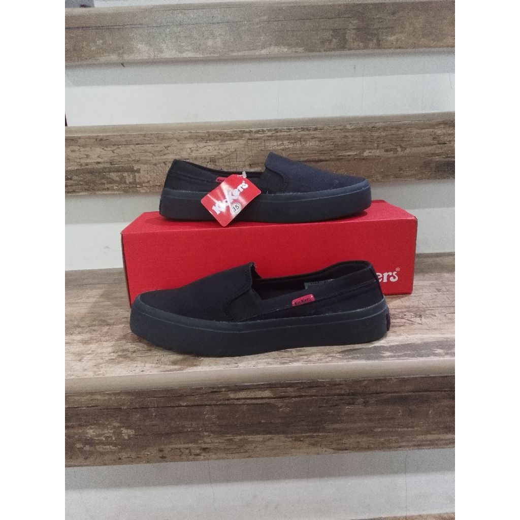 sepatu wanita slop hitam full. sepatu kerja. sepatu sekolah/sepatu slop simpel full hitam