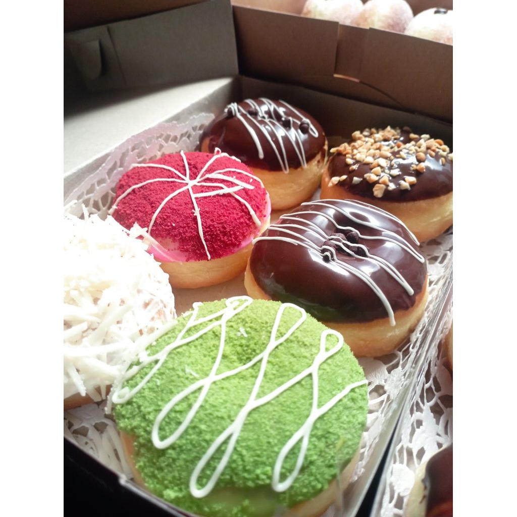 

Pesan Sekarang Kirim Besok | Donat Mini Isi 6 Aneka Topping | Donat Ulang Tahun