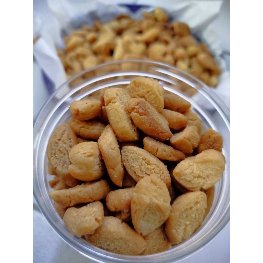 

Biji ketapang gurih manis