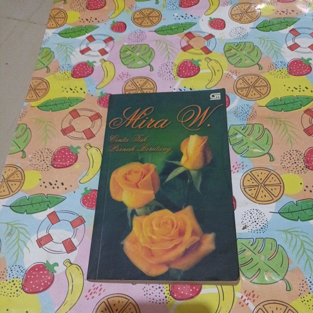 Novel Mira w - Cinta tak pernah berutang