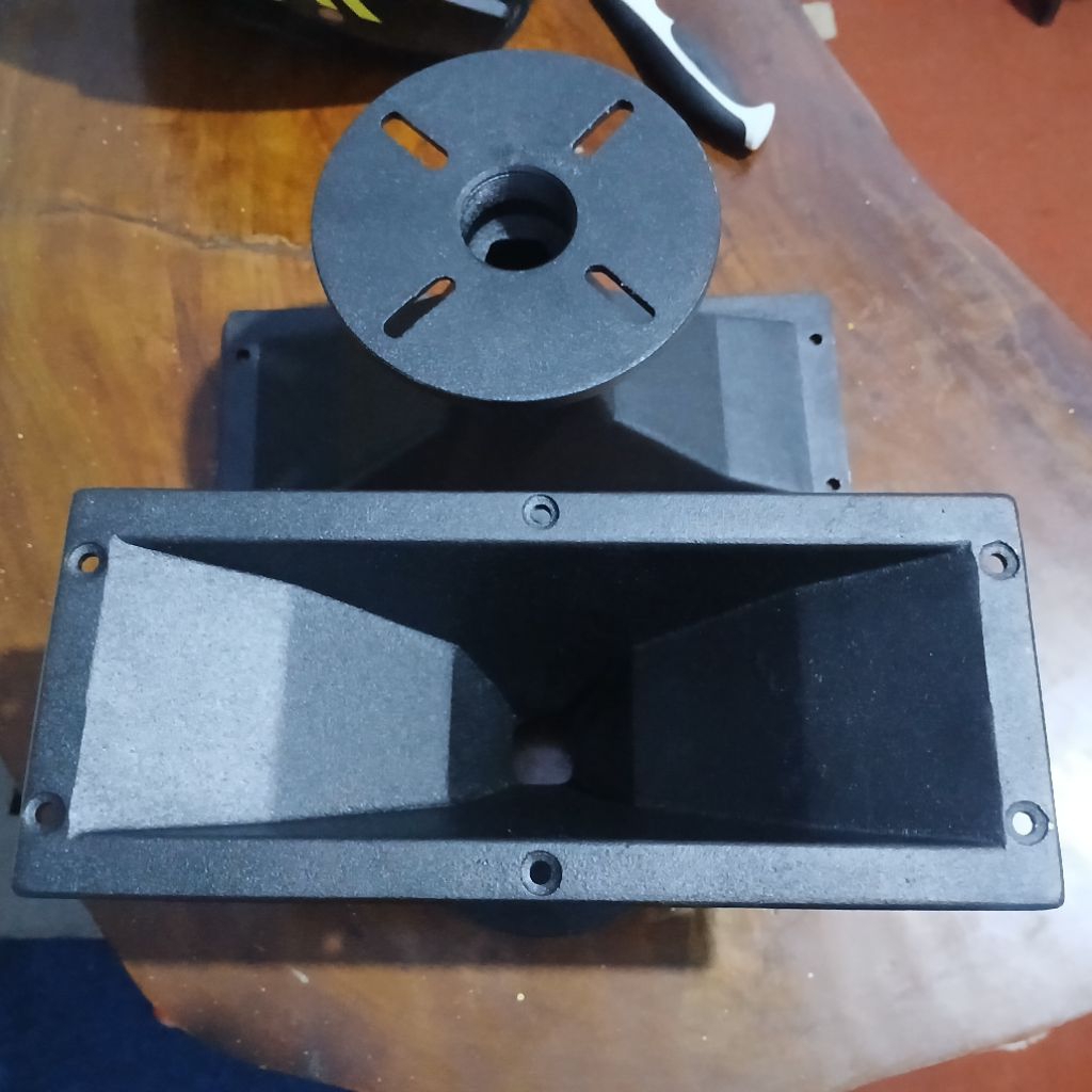 Horn corong drat baut 11x26 tinggi 17,5cm bahan aluminium diral