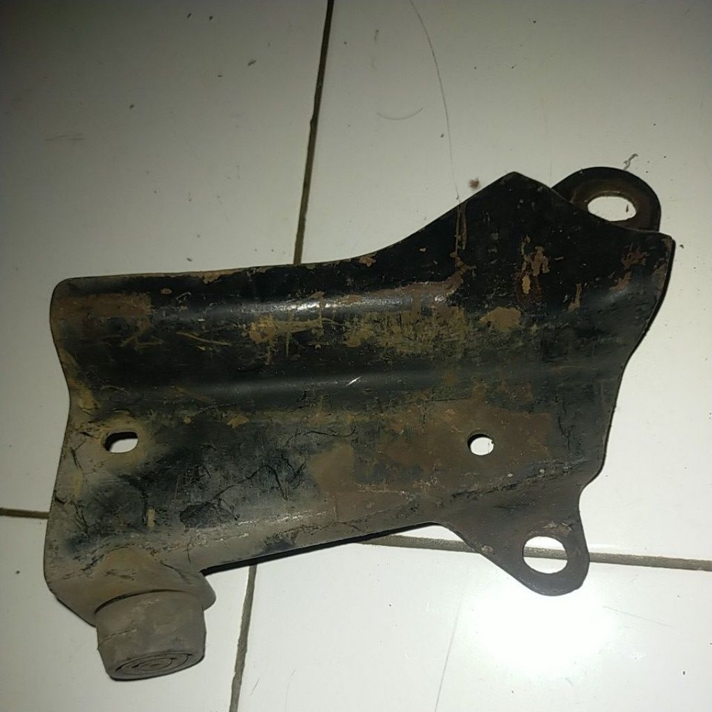 breket/pangkon knalpot Jupiter z lama 2000-2002,original
