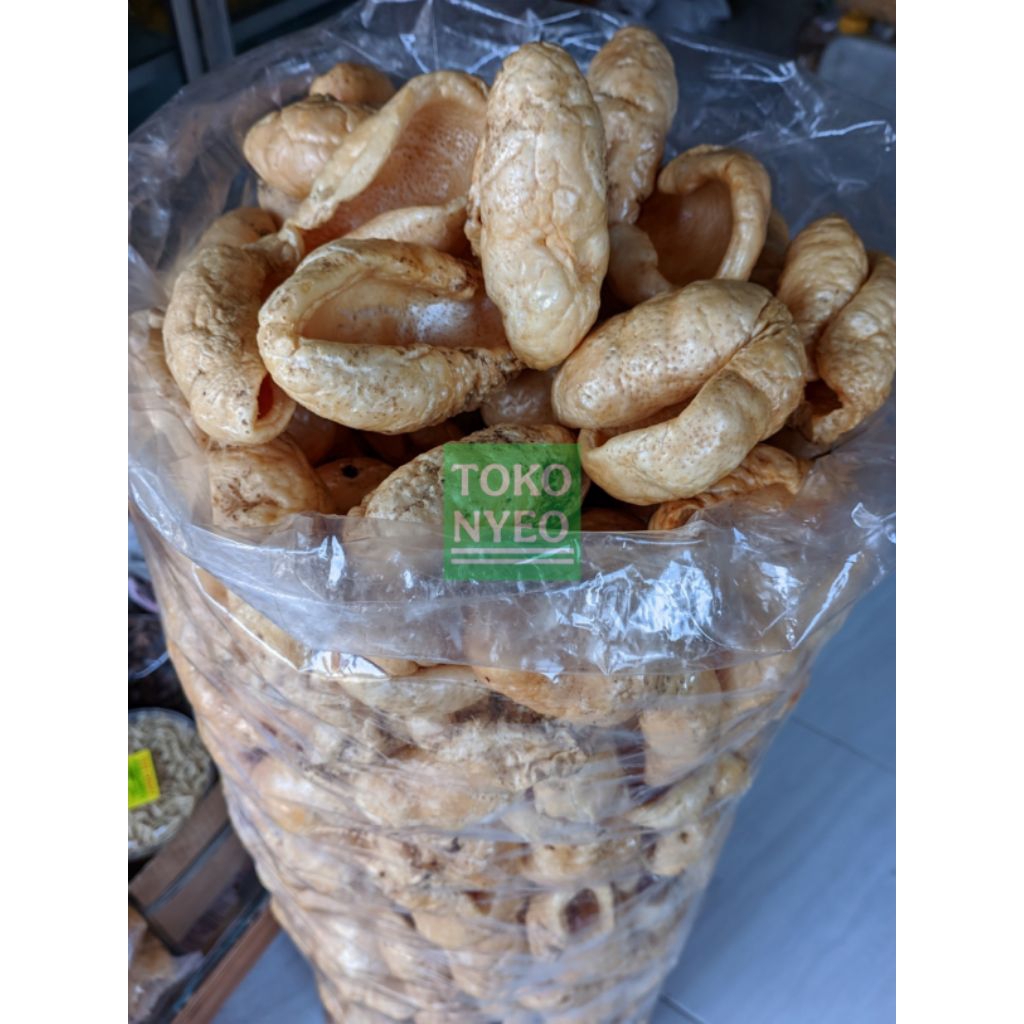 

Krupuk Rambak Terung Teripang Bola Goreng Oleh oleh Khas Pantai Kenjeran Surabaya Kemasan 250 gram Asli Alami Renyah Gurih TOKO NYEO Kerupuk Manis Pedas
