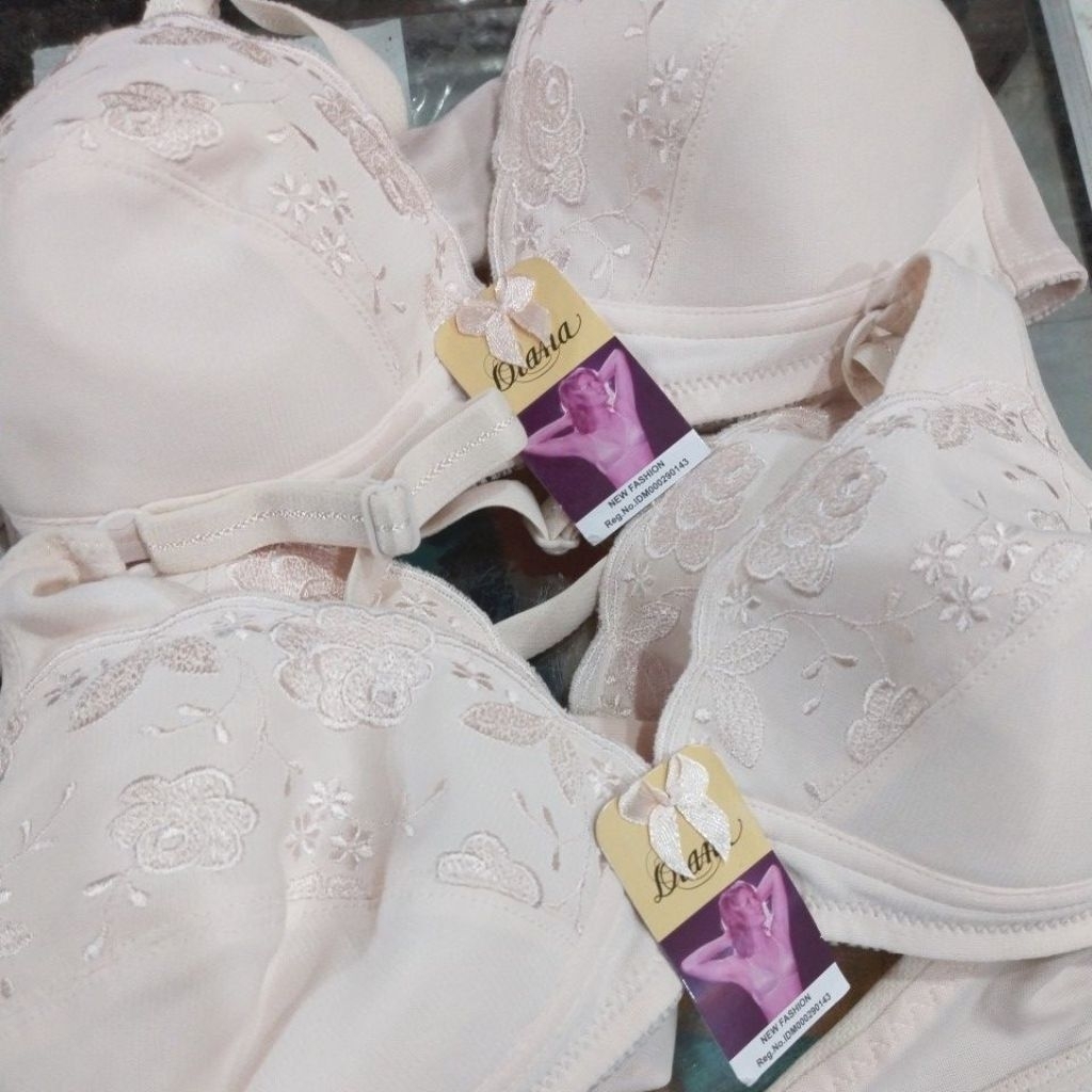 Pakaian dalam / BH / Bra busa tipis wanita merek DIANA