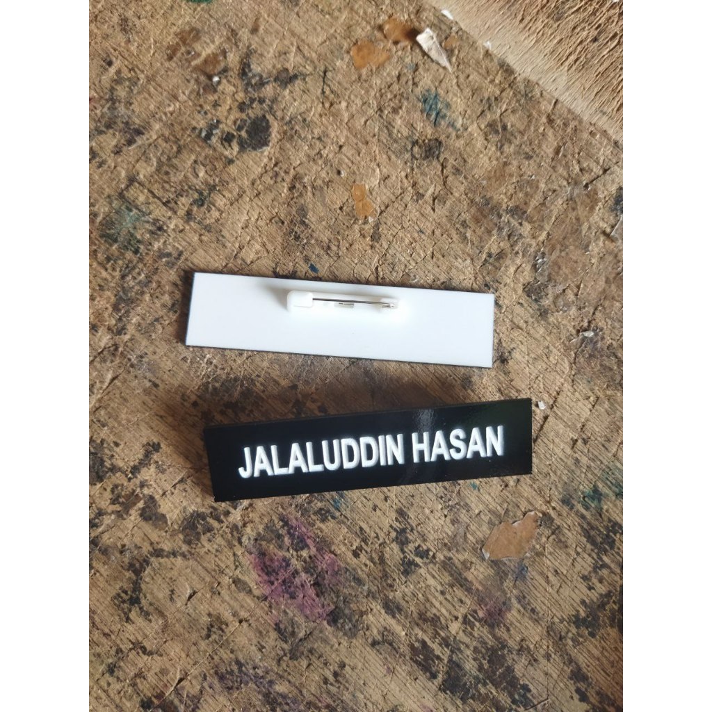 

Name Tag Akrilik Grafir Custom | Name Tag Kantor / Mahasiswa / Kerja