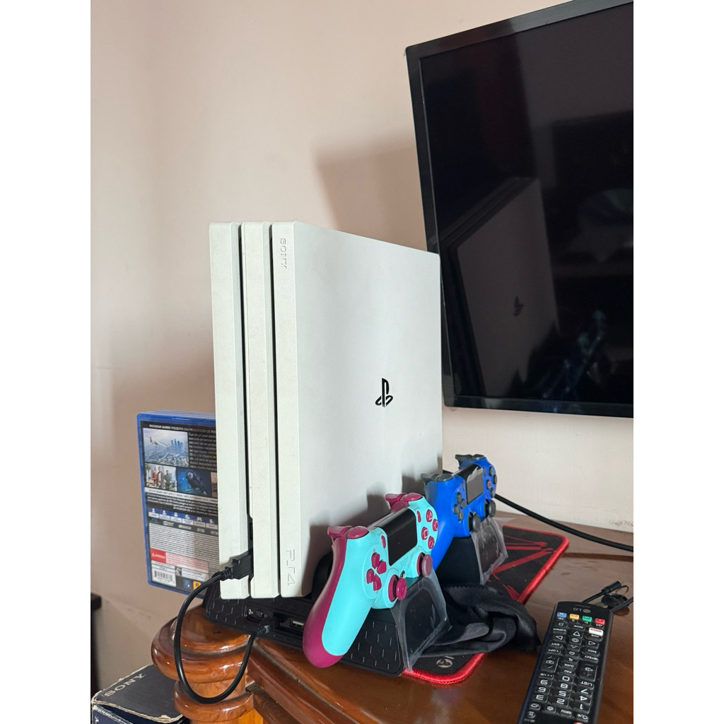 Playstation 4 Pro (White)