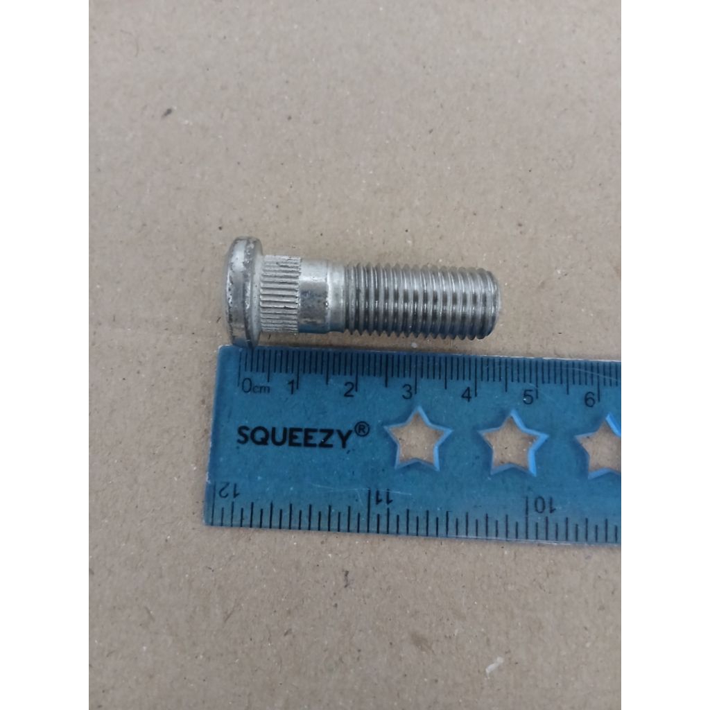 Baut roda mobil panjang 4cm orginal