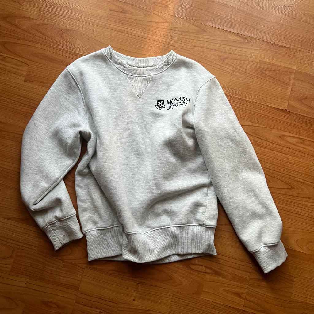 Monash University College Graphic Sweatshirt Abu Abu Muda Light Gray Hoodie Sweater, size S/M, AU12