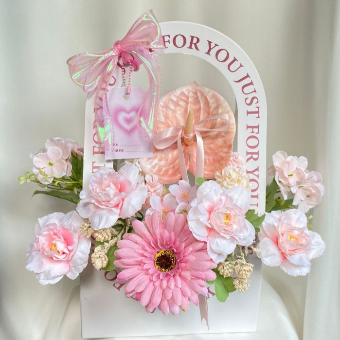 

Florisse x Your Cap Pink Pastel Flower Bag Large Hadiah Sempro / Wisuda | Flower Bag Large | BloomBag Pink Estetik | Flower Box Murah Ala Pinterest | Flower Bag With Handle | Gift Bag