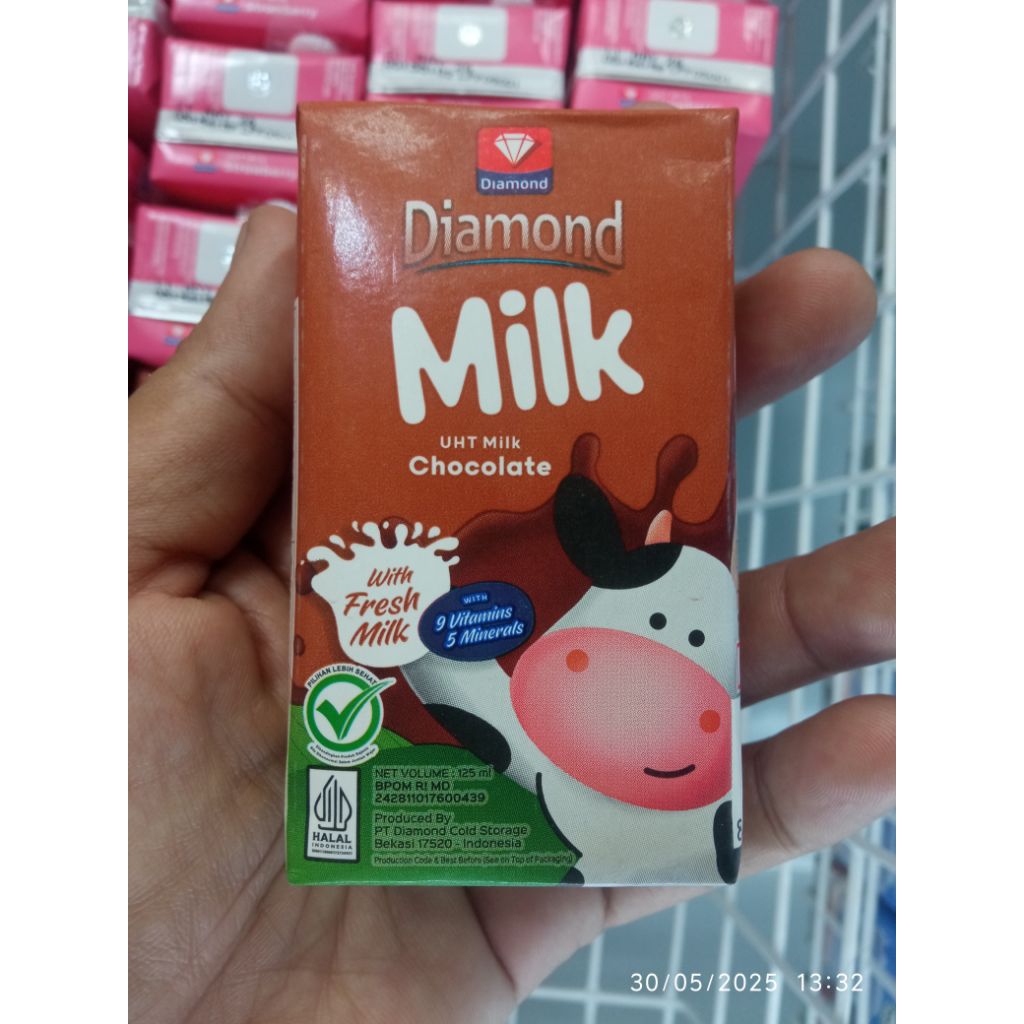 

SUSU UHT DIAMOND MILK UHT CHOCOLATE COKLAT 125 ML 1 PCS