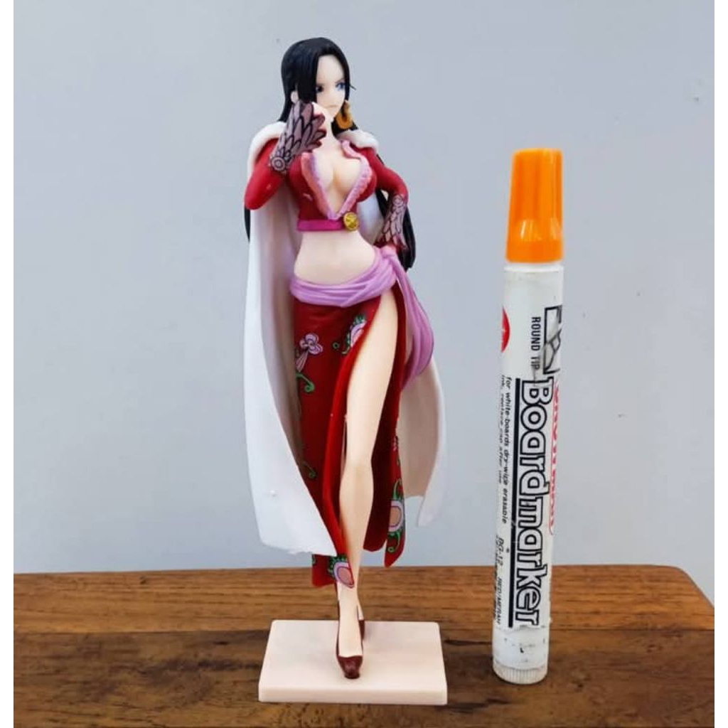 mainan action figure pop dx boa hancock One pieceTinggi sekitar 17 cm
Statue recast Detail bagus 

H