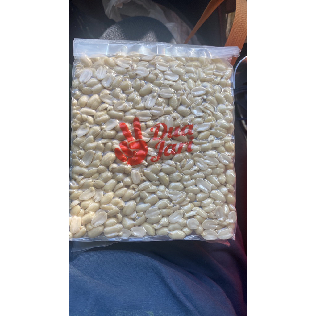 

kacang kupas menttah 1 kg