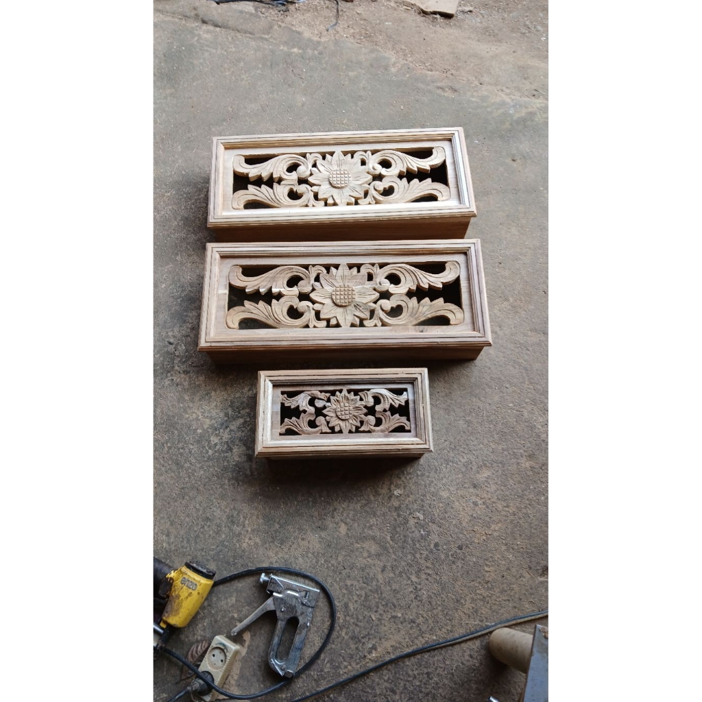 LOSTER KAYU JATI UKIR MOTIF MATAHARI UKURAN 30-70CM