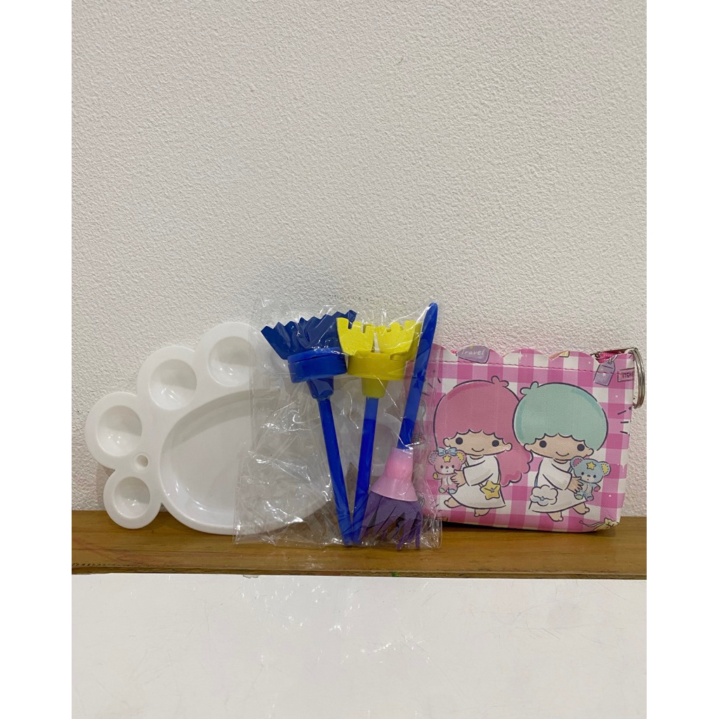 

Paket Kuas Cat + Dompet Koin Sanrio NEW