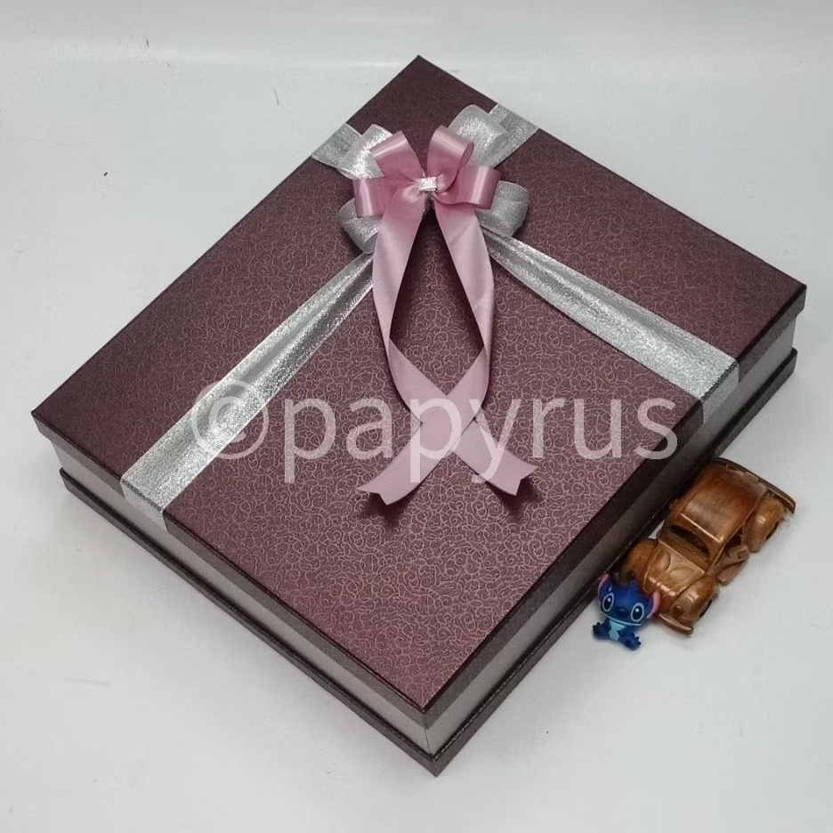 

PAPYRUS Sandwich 35x40 Tinggi 10cm Kotak Kado Gift Box V2