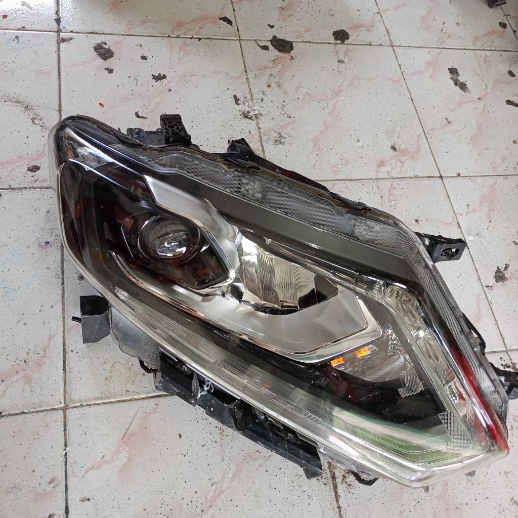 Headlamp Nissan XTrail T32 / lampu depan nissan xtrail t32 2015 2016 2017 2018 2019 Led ori copotan