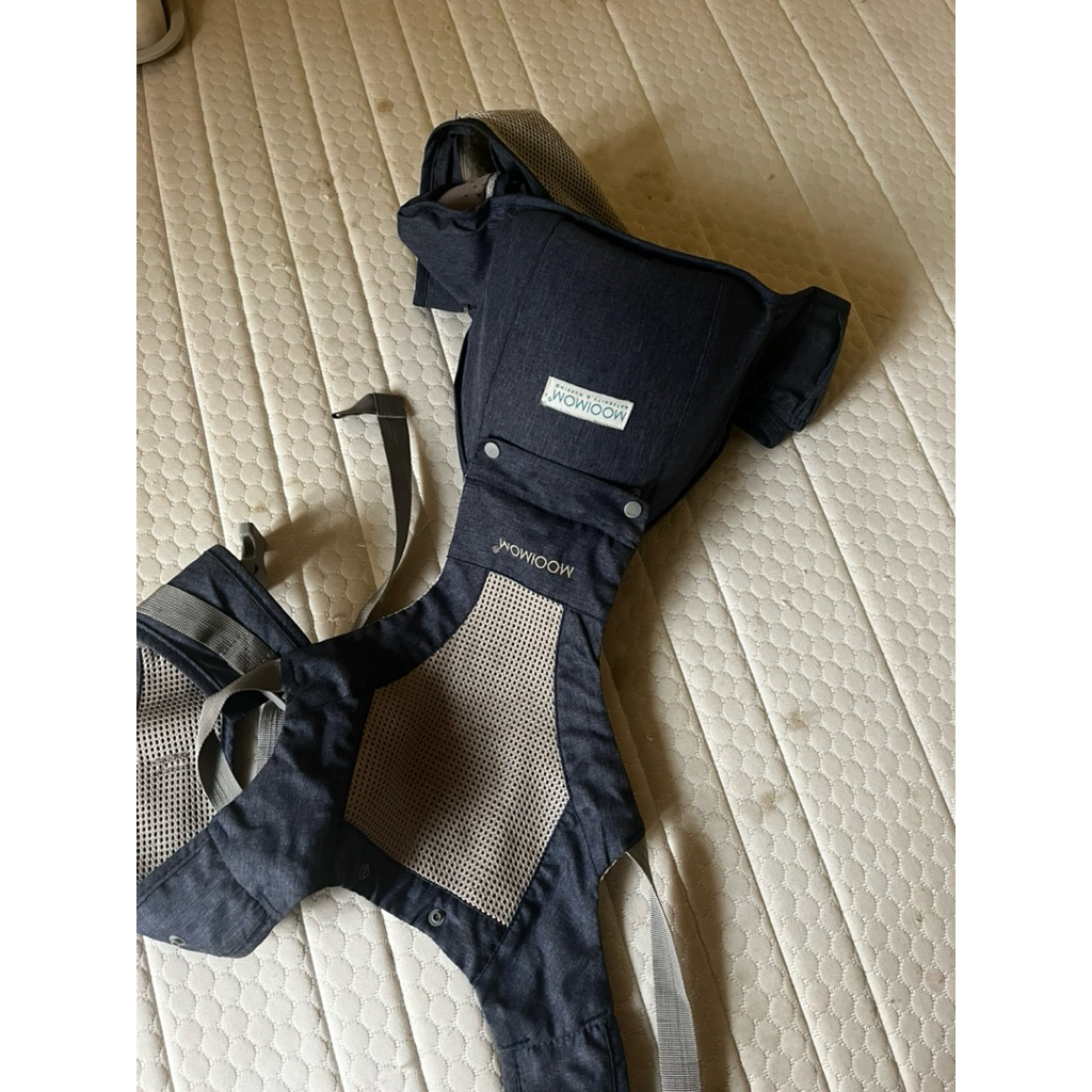preloved mooimom hipseat carrier