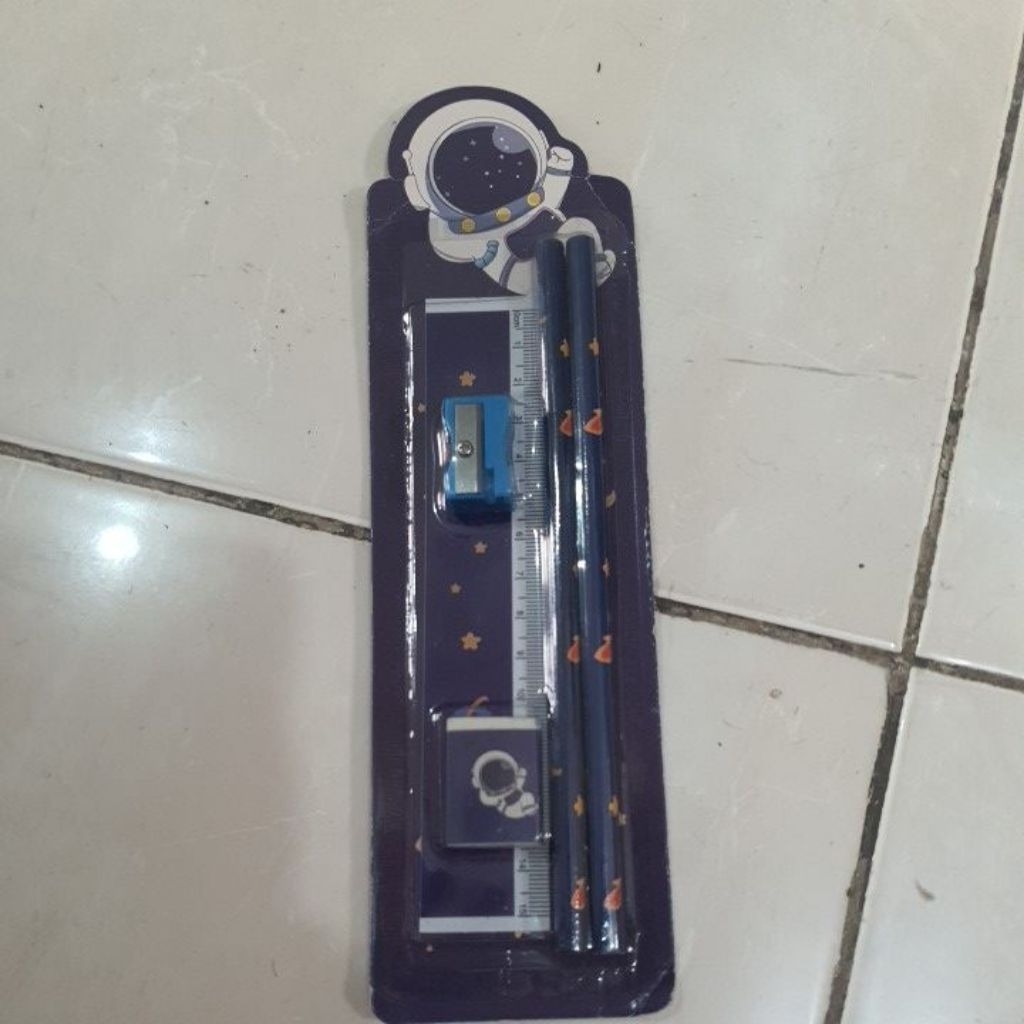 

Set Alat Tulis