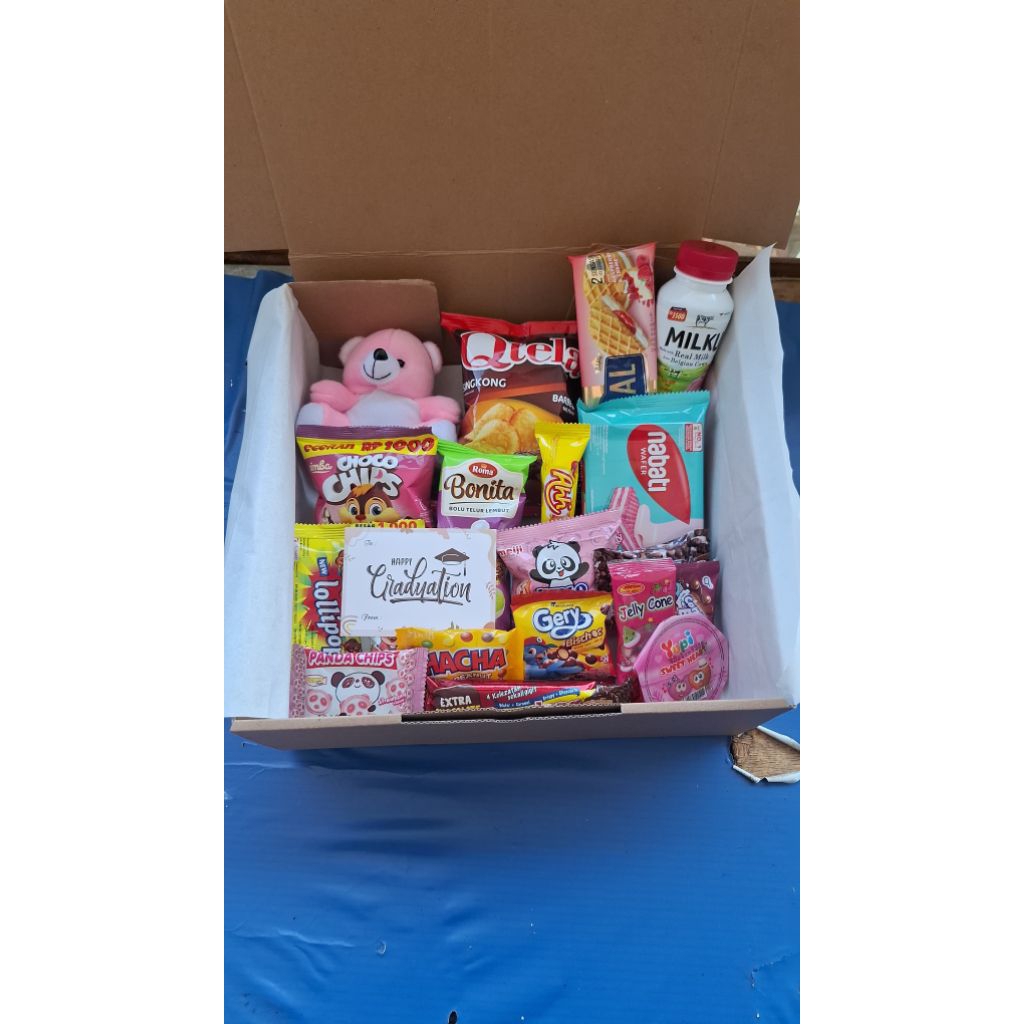 

Gift Box Hampers ukuran 30x30x10 Ulang Tahun Hadiah Wisuda Kado Ulang Tahun Gift Box Kado Wisuda by aish