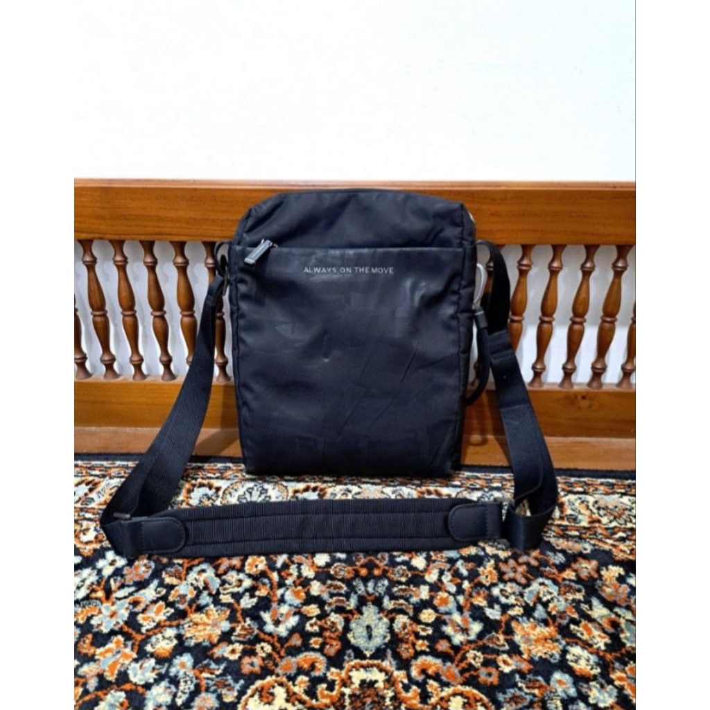 Tas sling bag mandarina duck