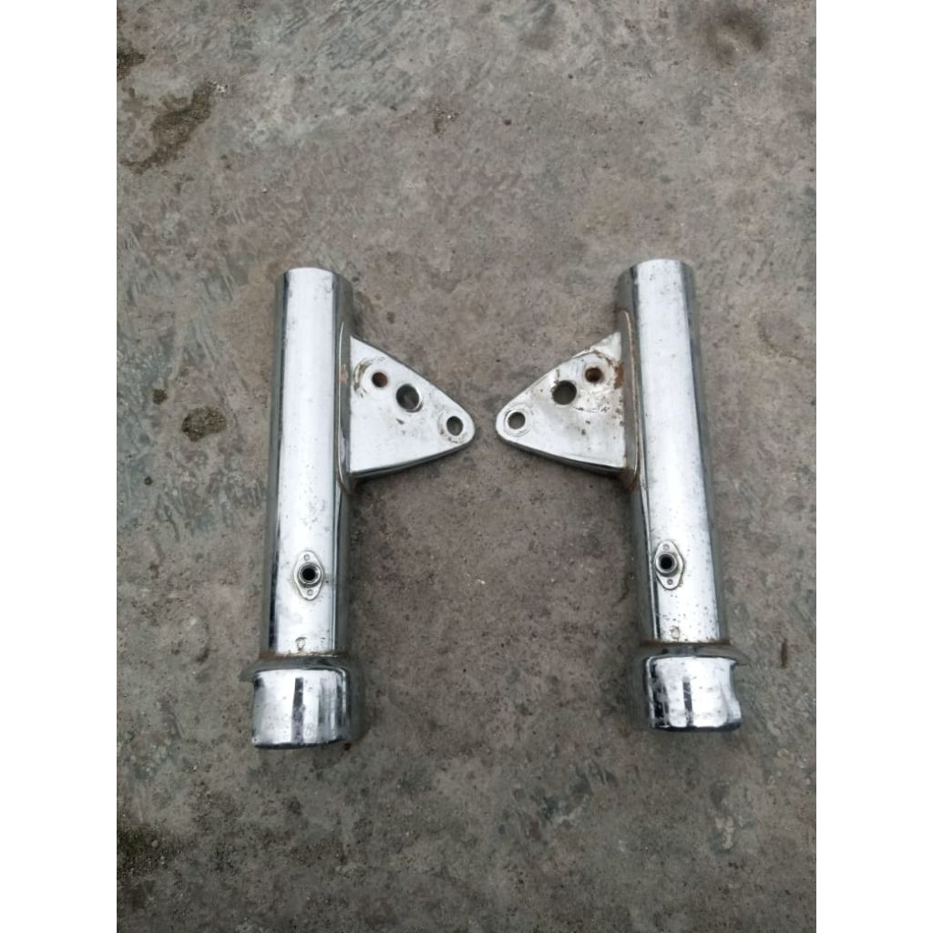 dudukan lampu kupingan lampu depan cb100 k5 original