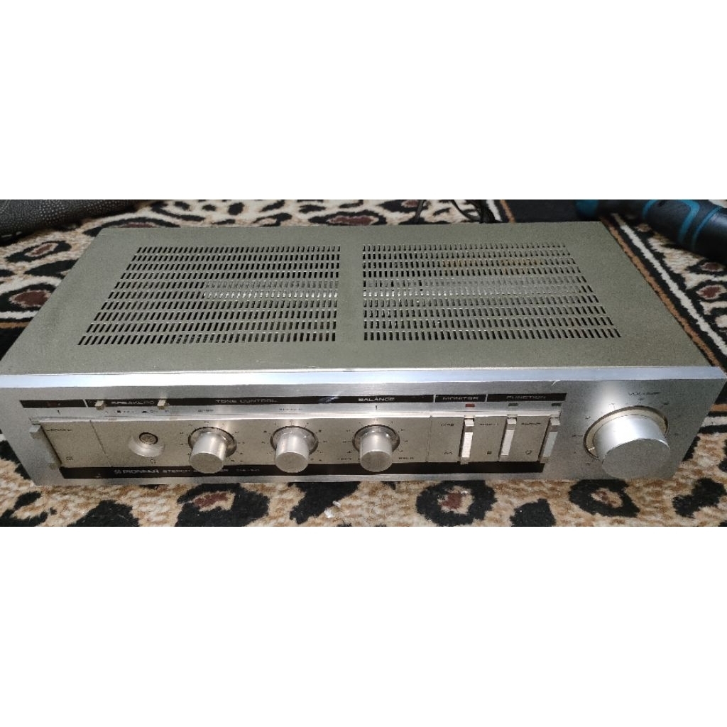 Amplifier Pioneer SA-301 kondisi mulus terawat.
