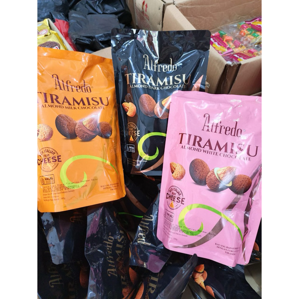 

alfredo tiramisu chocolate almond 300gr rasa milk chocolate white choclate dark chocolate