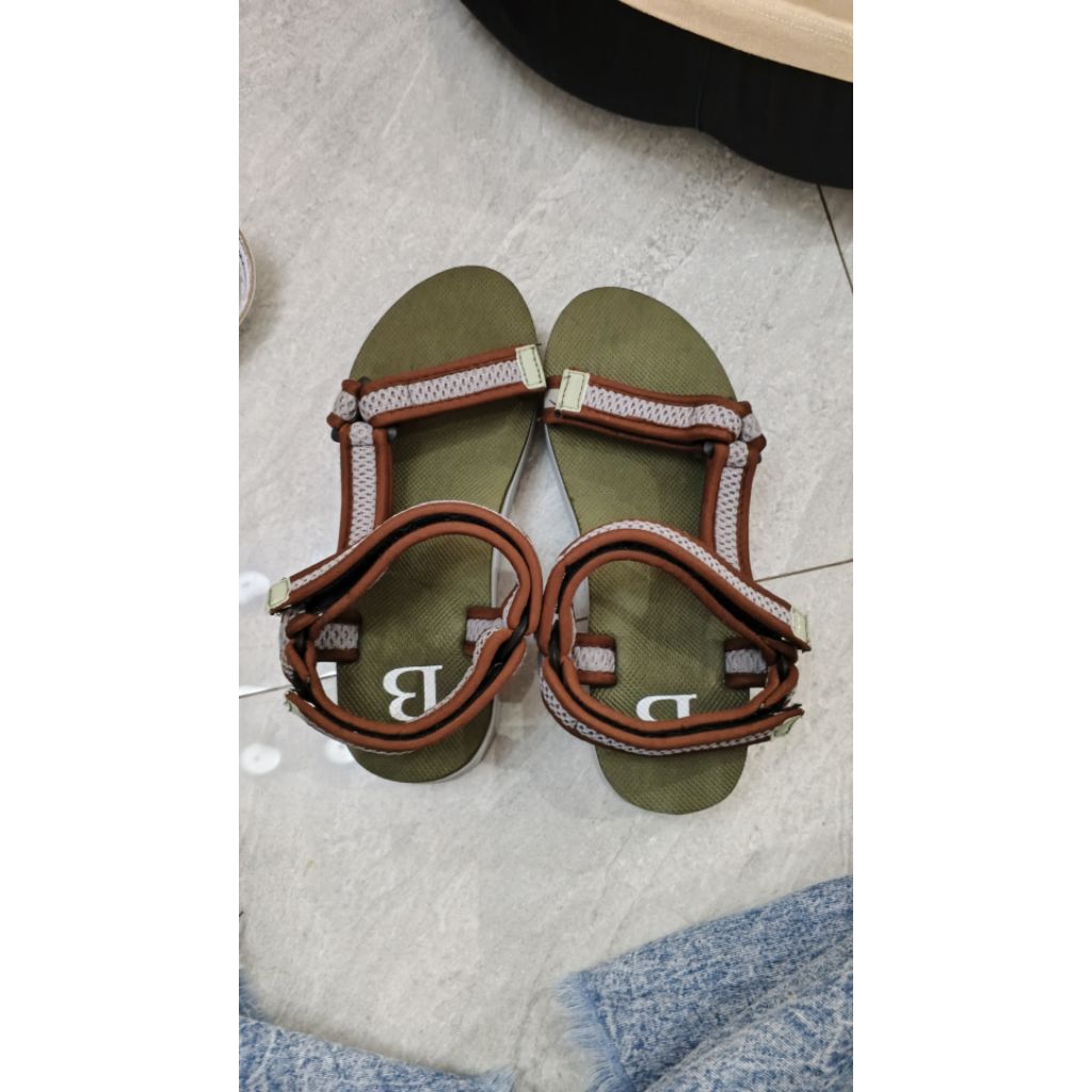 Sandal cewe Berrybenka