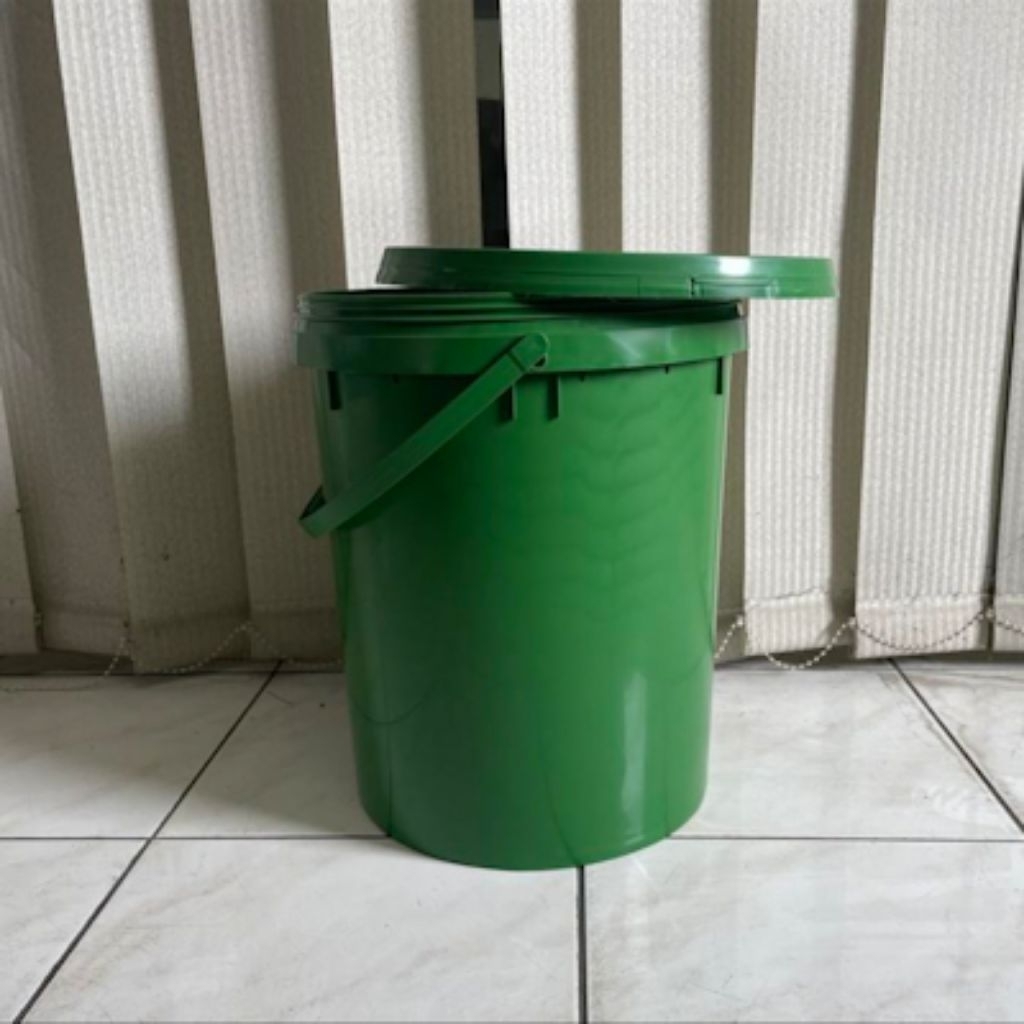 Ember Plastik/Tutup/Pail/Cat/20 Liter/25 Kg/HIJAU