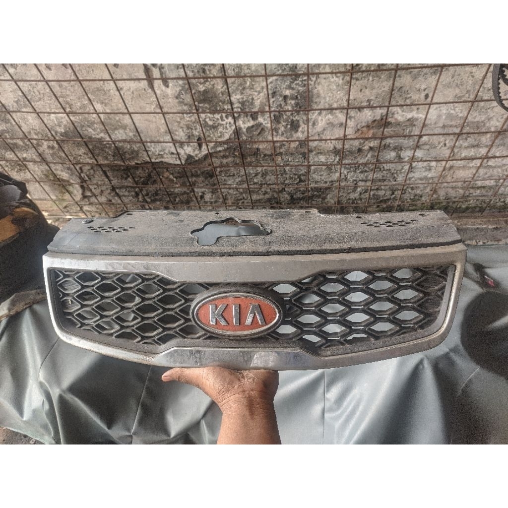 Gril KIA PRIDE / KIA RIO