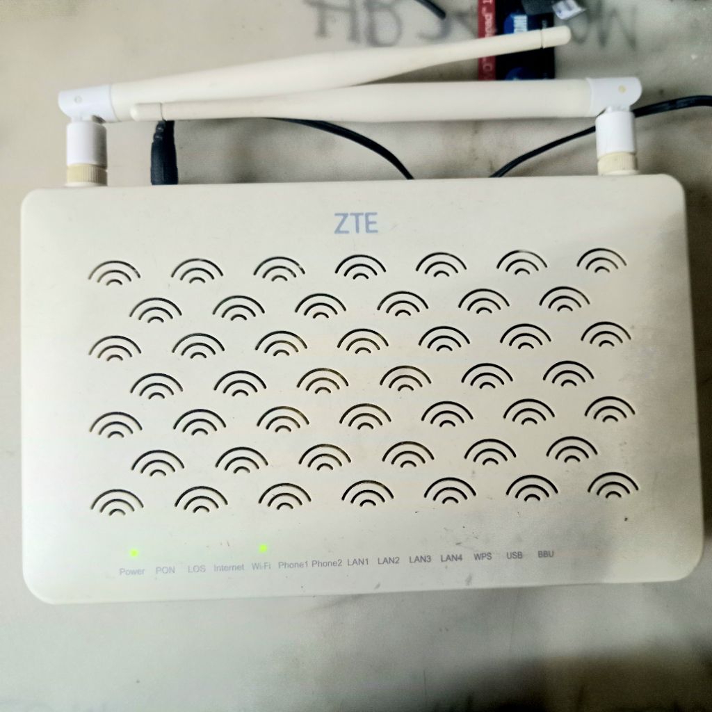 MODEM ZTE ZXHN F609+CHARGER