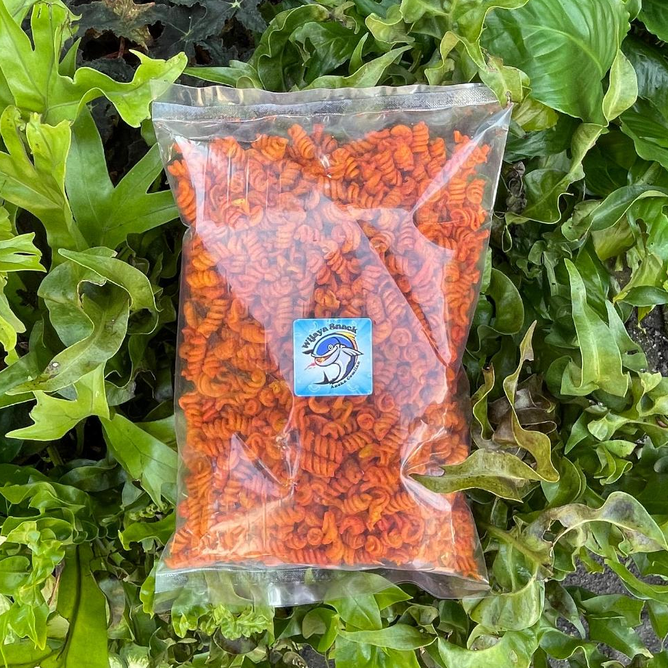 

MAKARONI SPIRAL PEDAS DAUN JERUK 500 GRAM Food Snacks Keripik