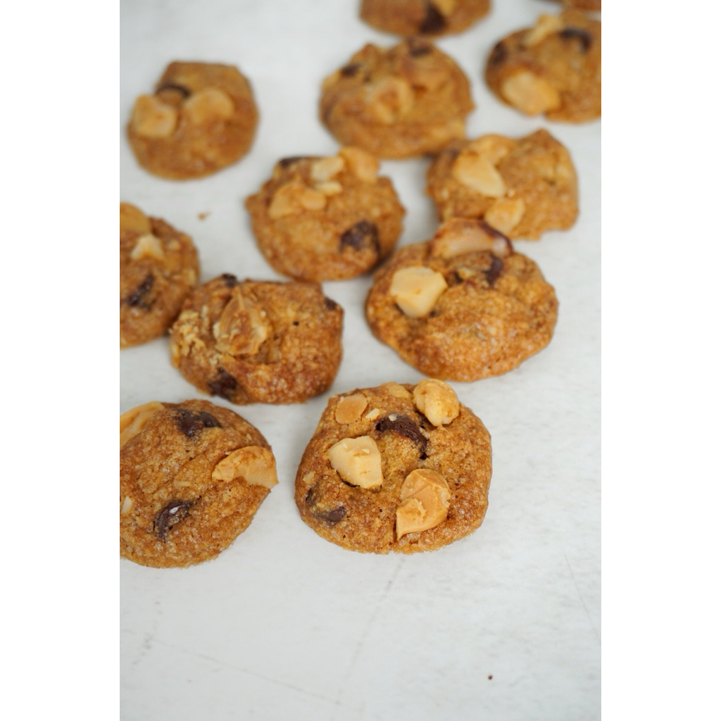 

Sely Patisserie - Chocolate Chip Macadamia Cookies