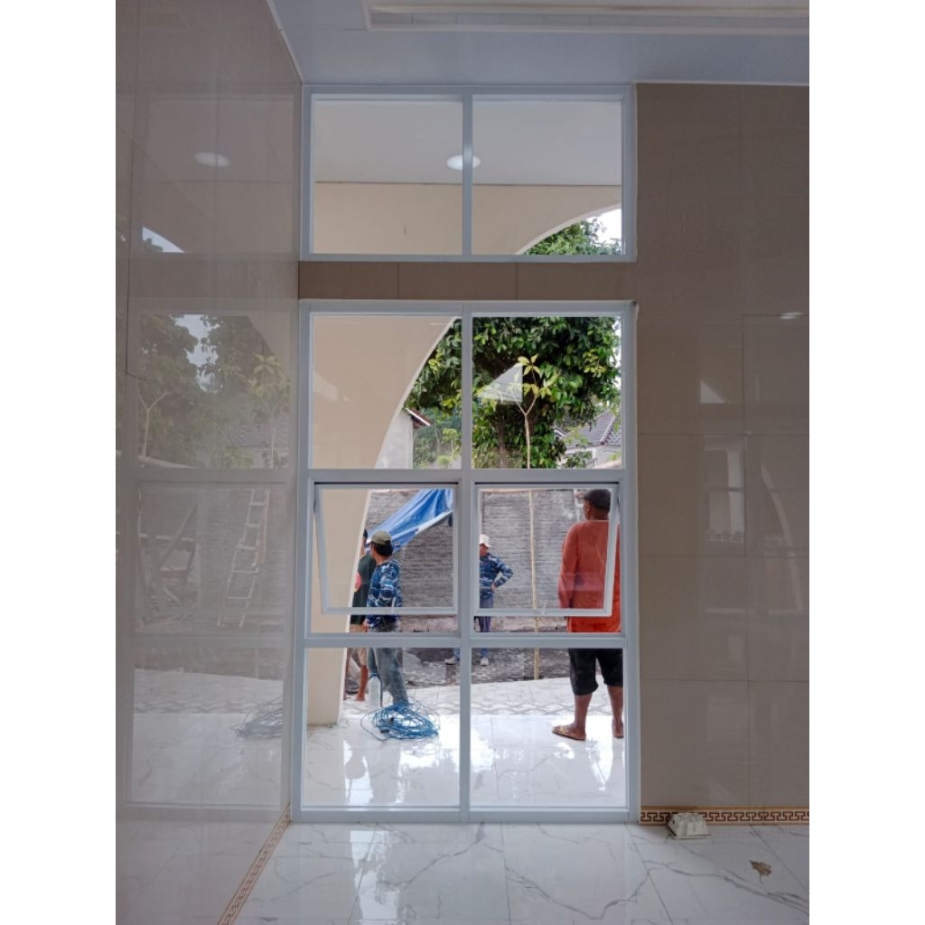 kusen jendela swing aluminium kaca