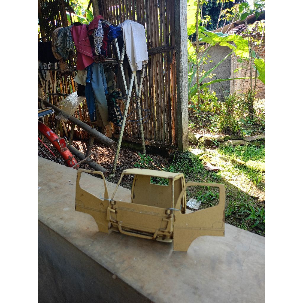 kabin miniatur truk canter skala 14