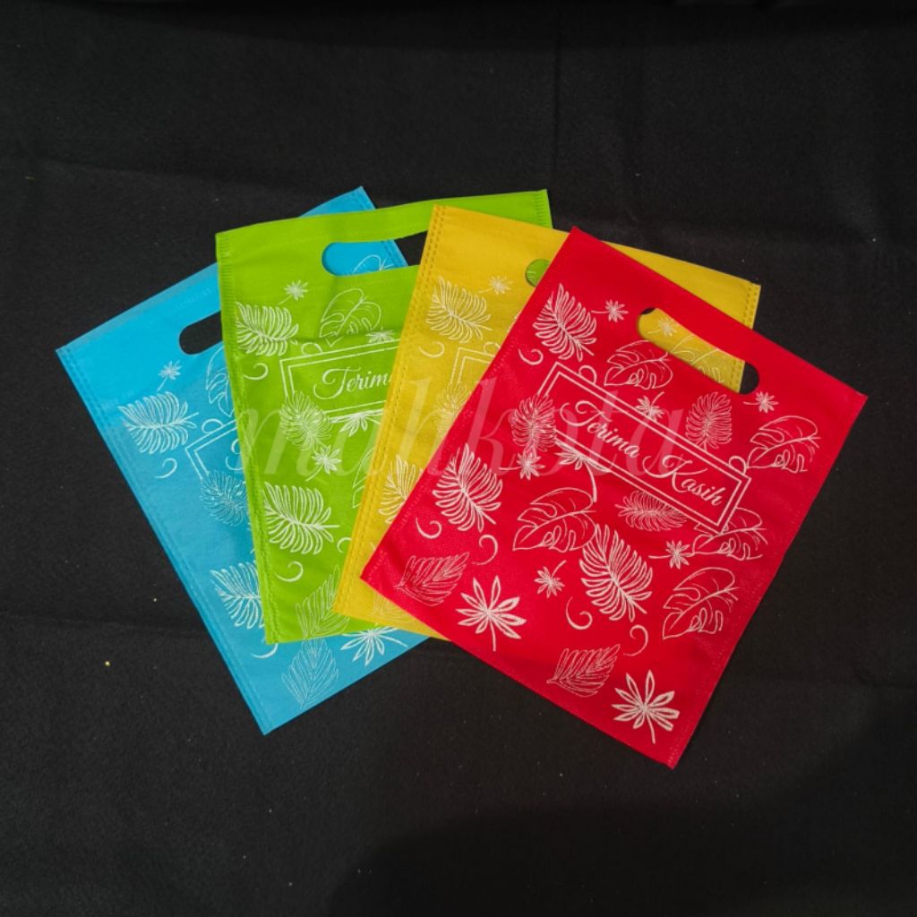 

tas kado / tas souvenir oval 20×25cm bahan spunbond (1 pack 10 pcs)