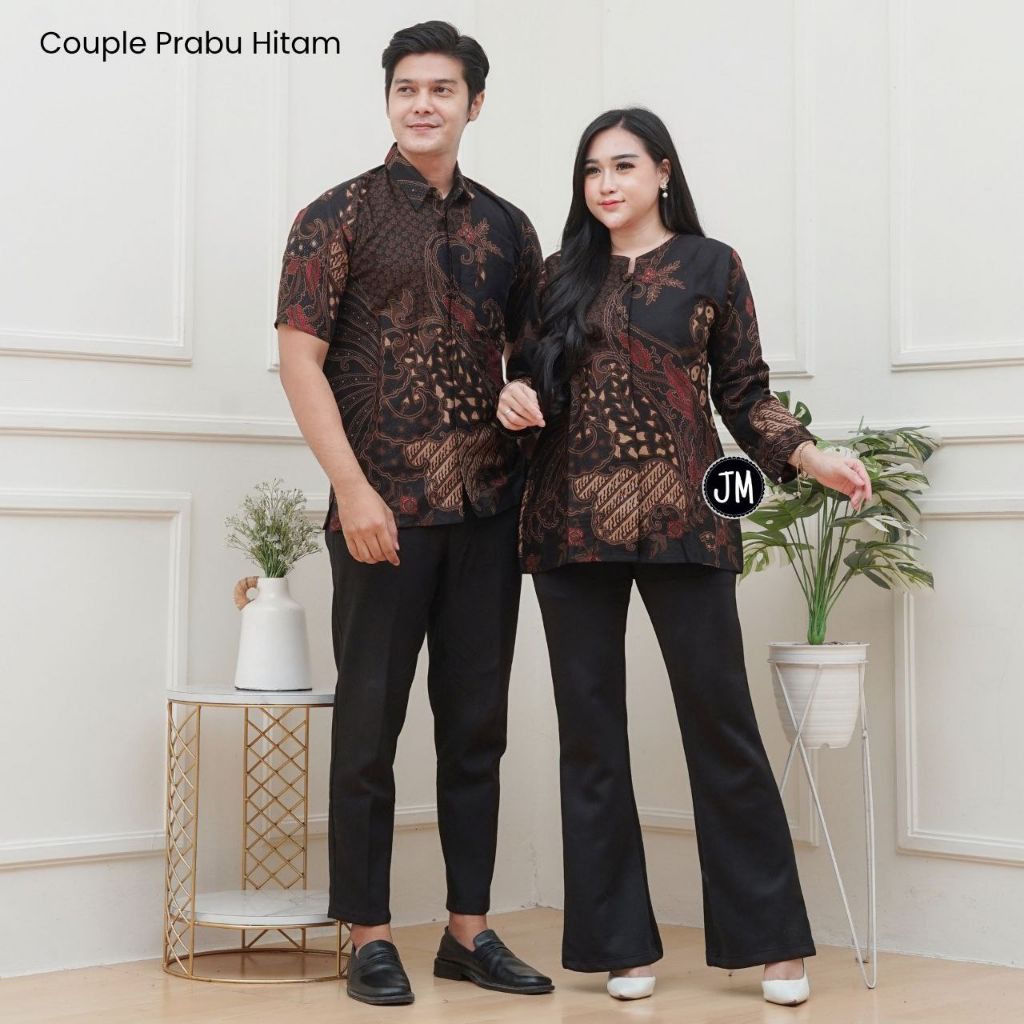 Baju Batik Couple Terbaru Pria Wanita – Batik Pasangan Modern Elegan Prabu Hitam Lengan Pendek
