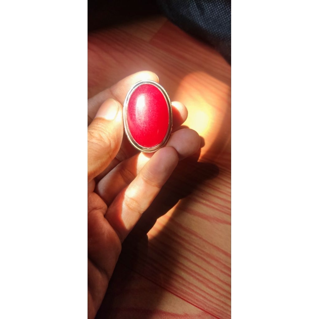cincin  batu merah