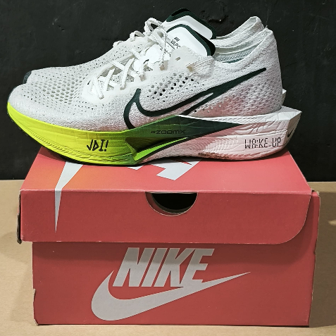 Running Zoom Vaporfly 3 White/Pro Green-Volt-Sail. Sepatu lari Vaporfly 3 size 40 used 100% original