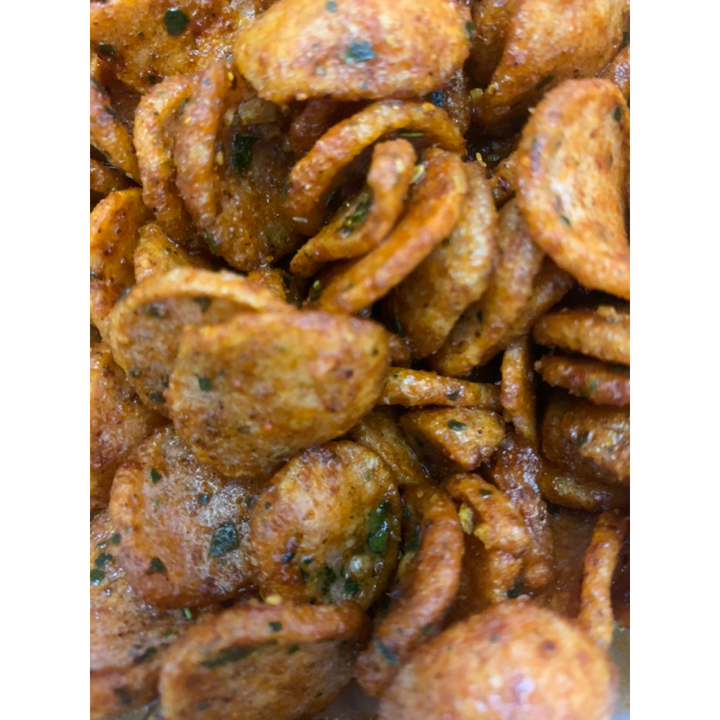 

Keripik sosis goreng/sosreng ori daun jeruk /keripik sosis goreng/sosreng cikruh daun jeruk / keripik sosis goreng berbagai rasa
