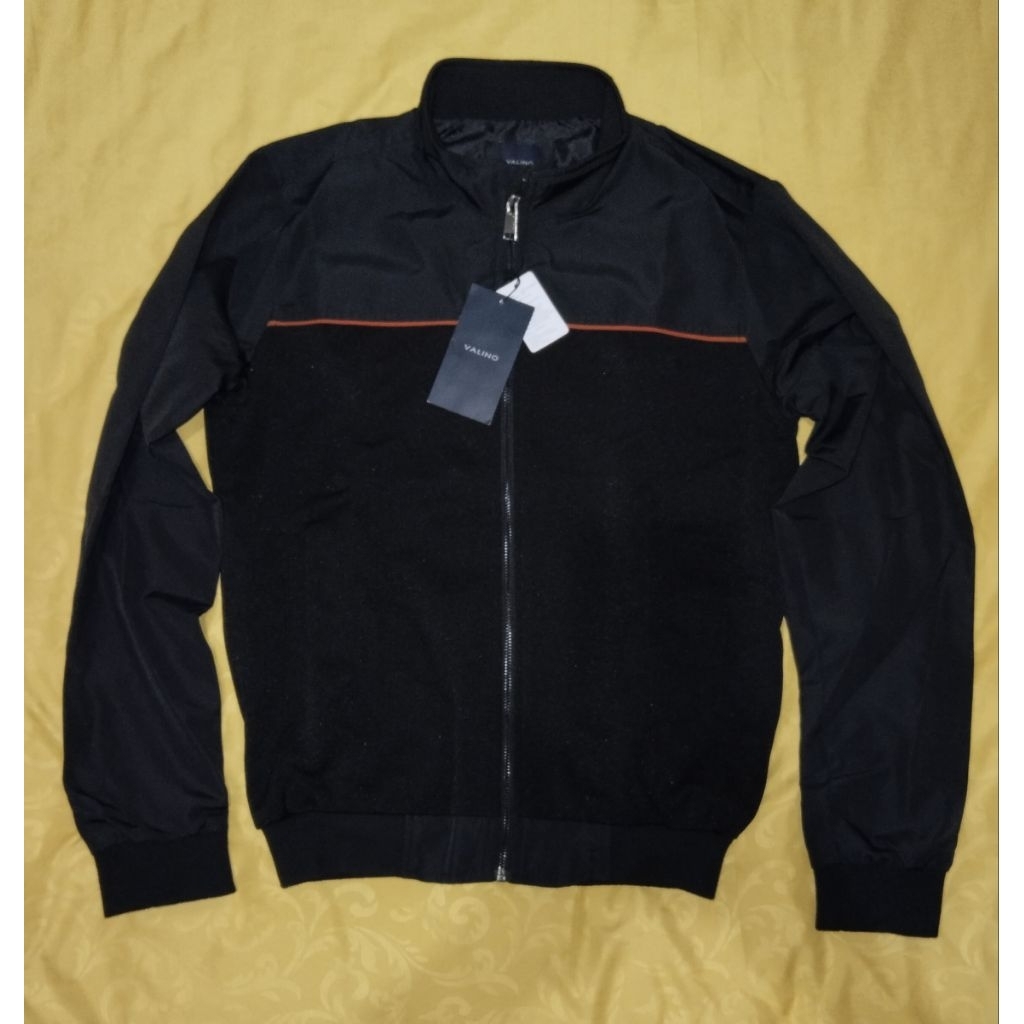 Jaket merk Valino