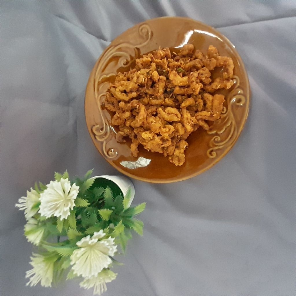 

usus crispy pedas daun jeruk