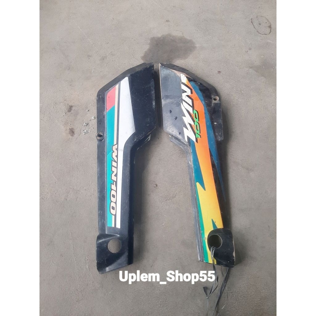Cover body samping tutup aki box bok side cover aki ACCU motor HONDA WIN 100 Original