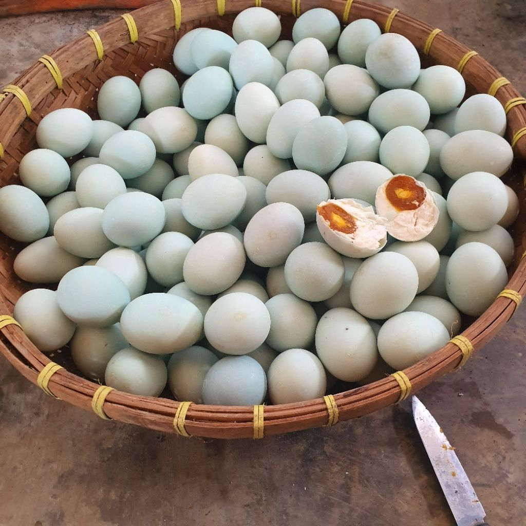 

telur asin masir mak nyusss.ber protein dengan asli masirnya