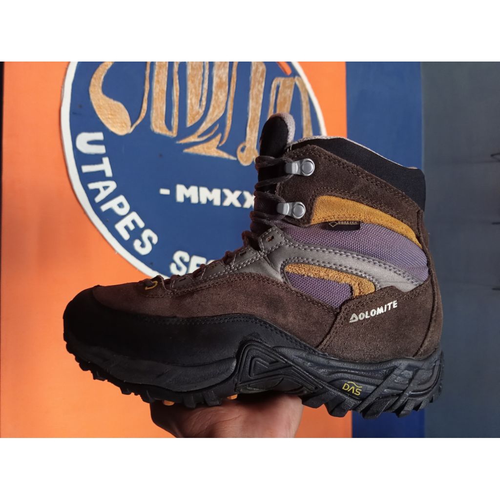 Sepatu Outdoor Dolomite