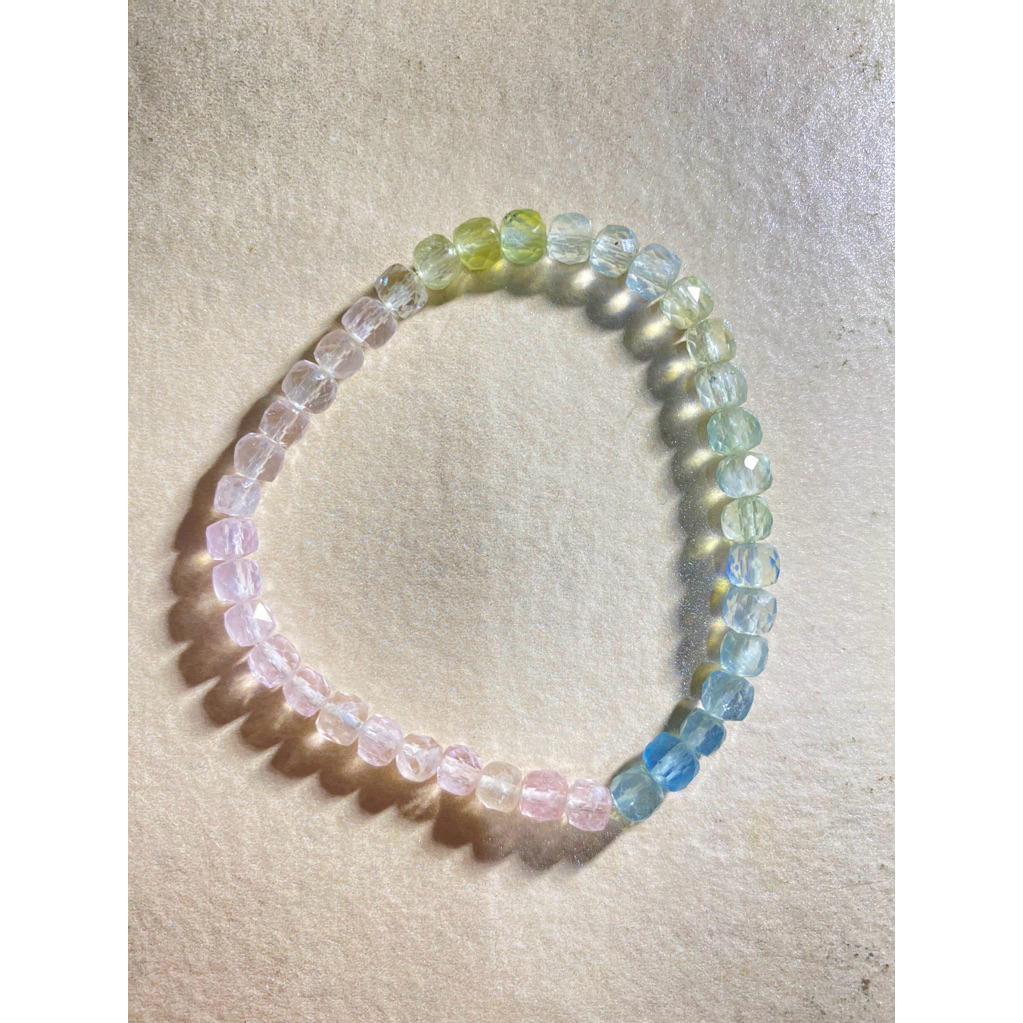 Beryl (morganite) faceted cube