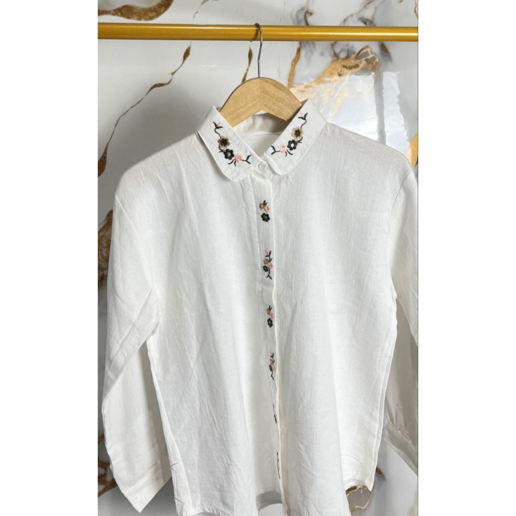 blus atasan aura klep bordil  linen putih.katun salur