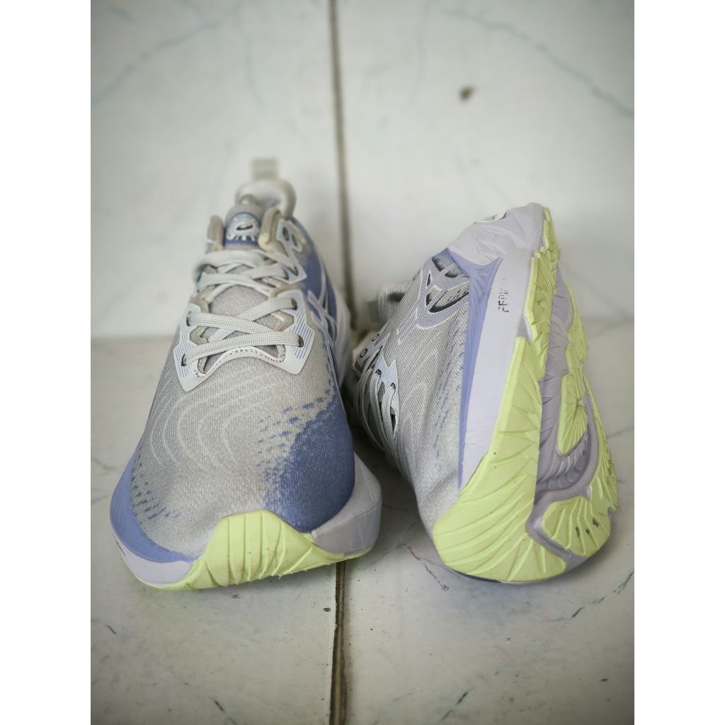 Asics Novablast